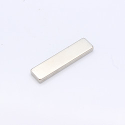 Aimant Néodyme Rectangle N35 42x10x4mm